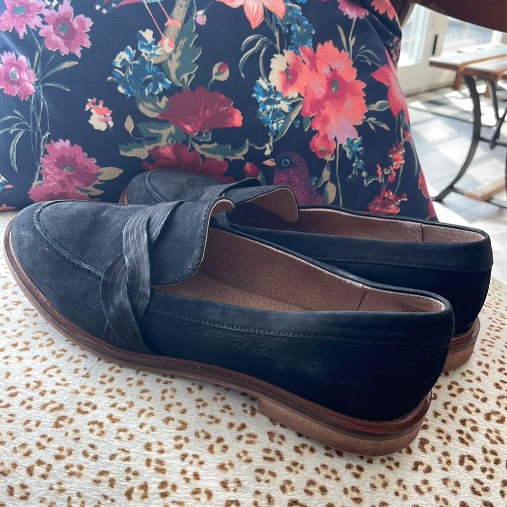 Seychelles Liendo black leather/suede loafers. Size 9. Wore 2-3 times.